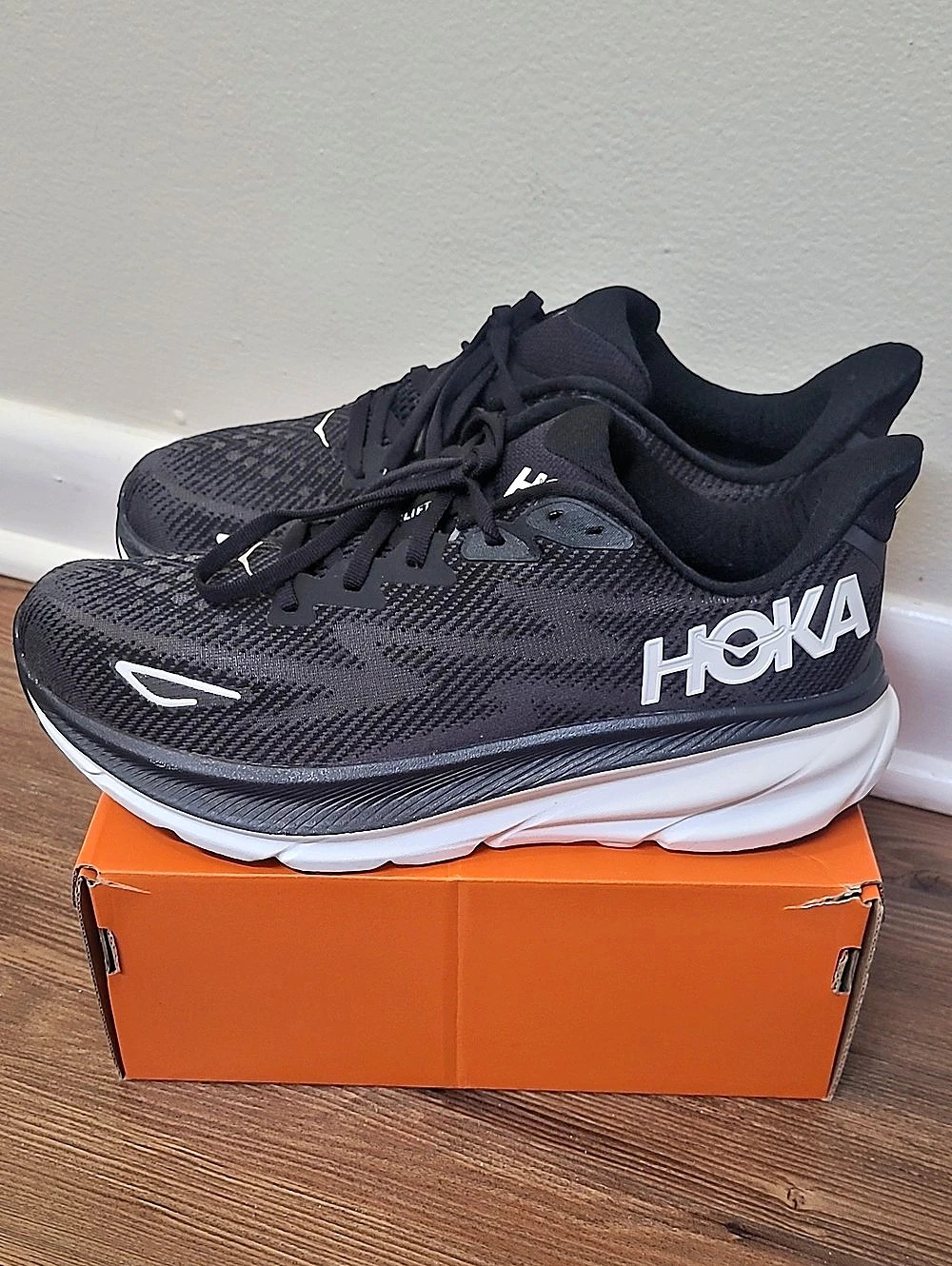 Hoka Clifton 9 Running Shoes Black & White US 8.5